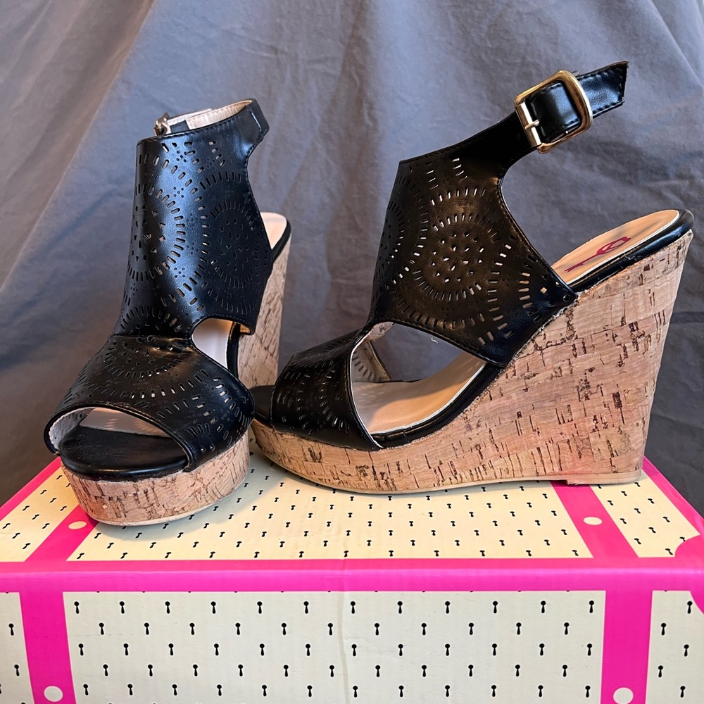 Pink Key - Wedge Cork Black strap sandals Size 7